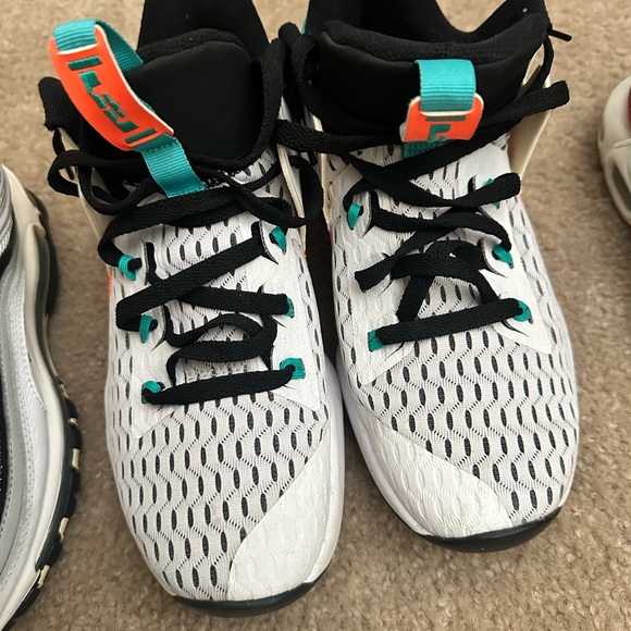 Used Nikes - Picture 4 of 5